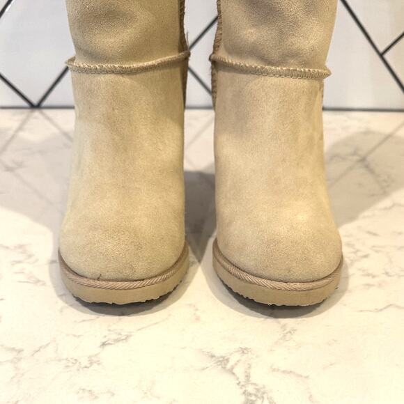 Rare vintage Y2K Tommy Hilfiger beige Ugg-style heeled boots size 6.5 suede - Picture 3 of 9